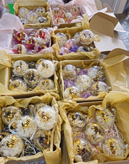Acrylic Christmas Balls - Dried Flowers with Customizable Sticker - Image 8